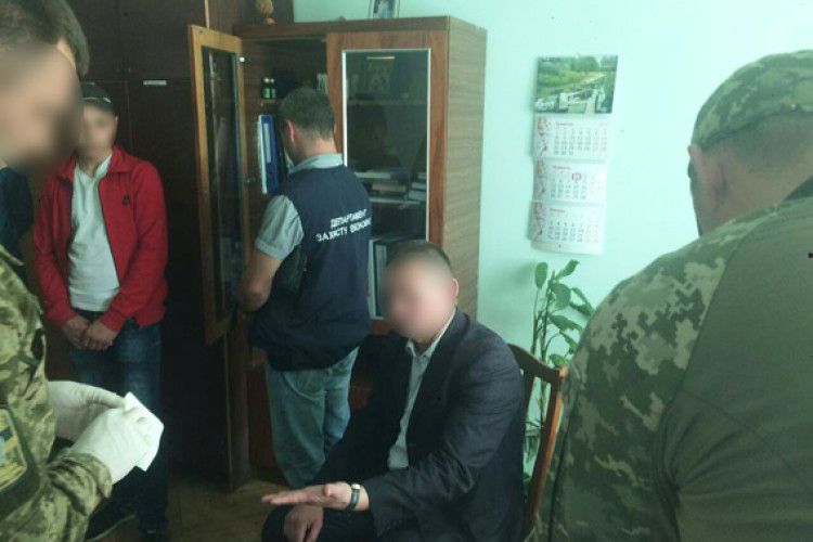 На Рівненщині затримали на хабарі головного лікаря медичного закладу (фото, відео)