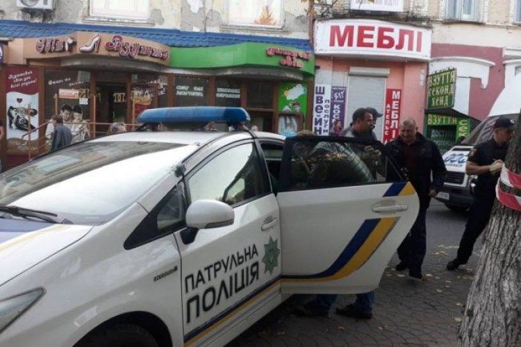 На Сенаторки Левчанівської – грабіж посеред білого дня