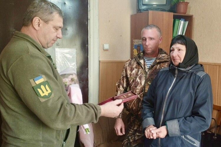 Матері полеглого Героя з Волині вручили посмертну нагороду сина