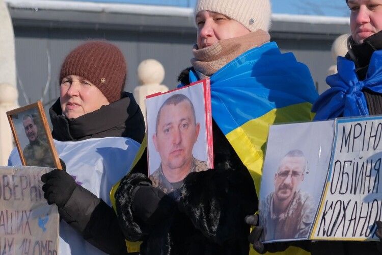 У місті на Волині провели акцію на підтримку полонених та зниклих захисників (Фото)