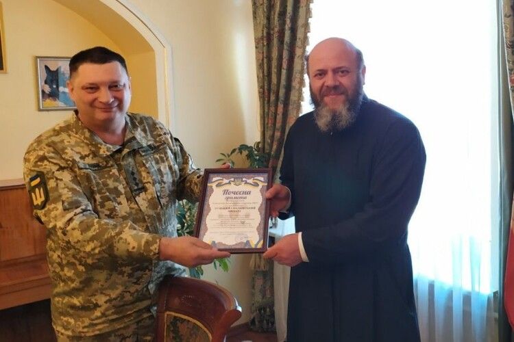 Волинського митрополита нагородили військовою відзнакою