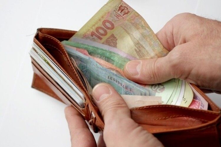 Чесний волинянин приніс у поліцію знайдені кошти