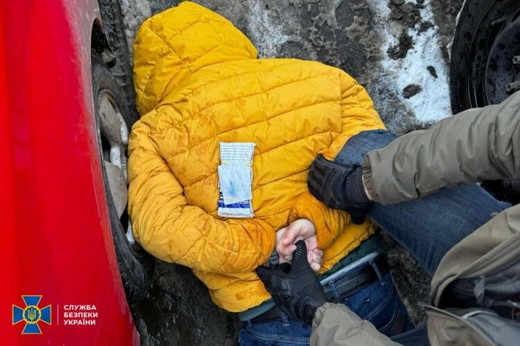 Полковник ЗСУ та його спільник налагодили схему «відкатів» коштів, призначених для захисників