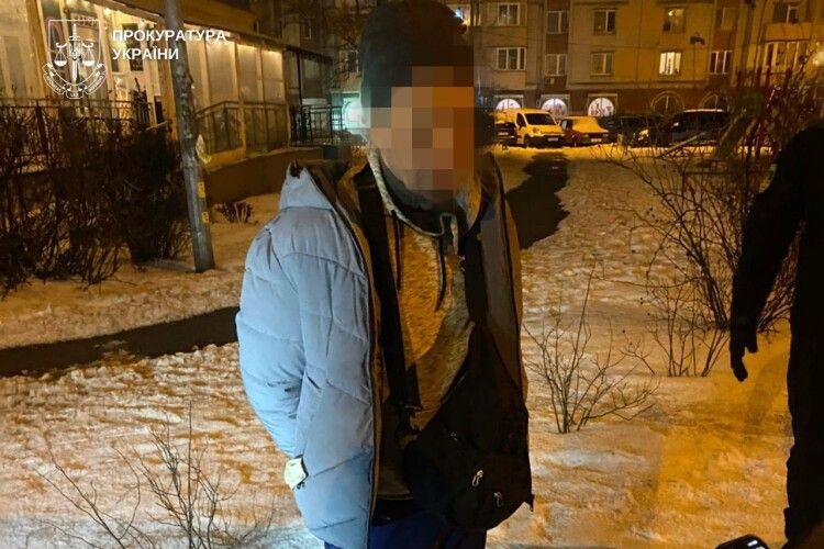 Житель Київщини вдавав з себе підлітка, щоб виманити 12-річну волинянку на інтимні переписки