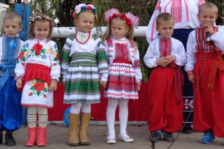 З молитвами і піснями Ватин відзначив День села (ФОТО)