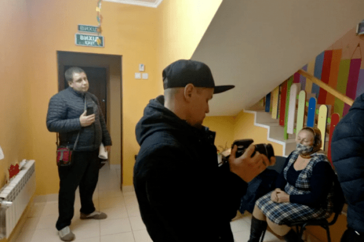 У Рівному поліція «воює» з невакцинованою працівницею дитячого садка