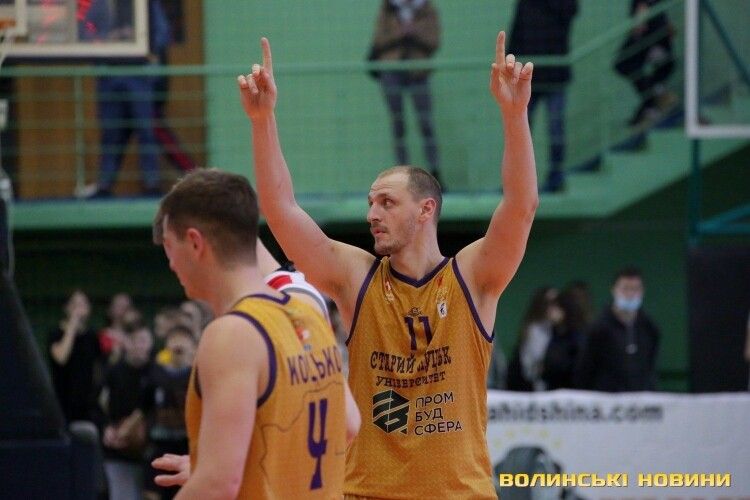 Баскетбол: «Старий Луцьк-Університет» став першим у Вищій лізі