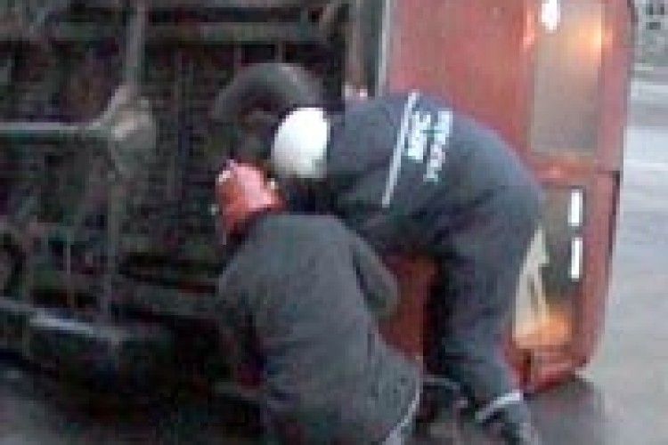 РЯТУВАЛЬНИКИ ВИЗВОЛИЛИ ВОДІЯ З РОЗБИТОГО АВТОМОБІЛЯ