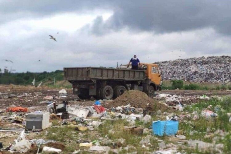 На полігоні відходів під Луцьком зникли метанові цибулини: це впливає на запах