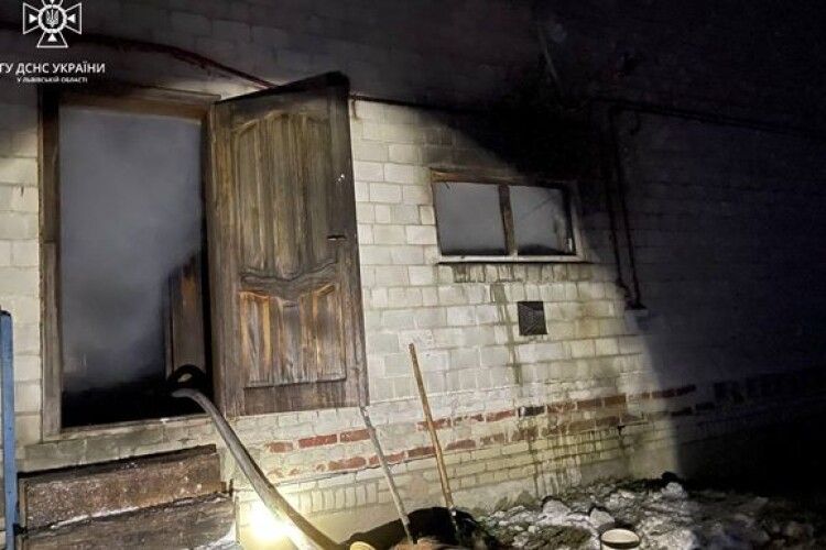 На Львівщині у приватному будинку згоріли люди