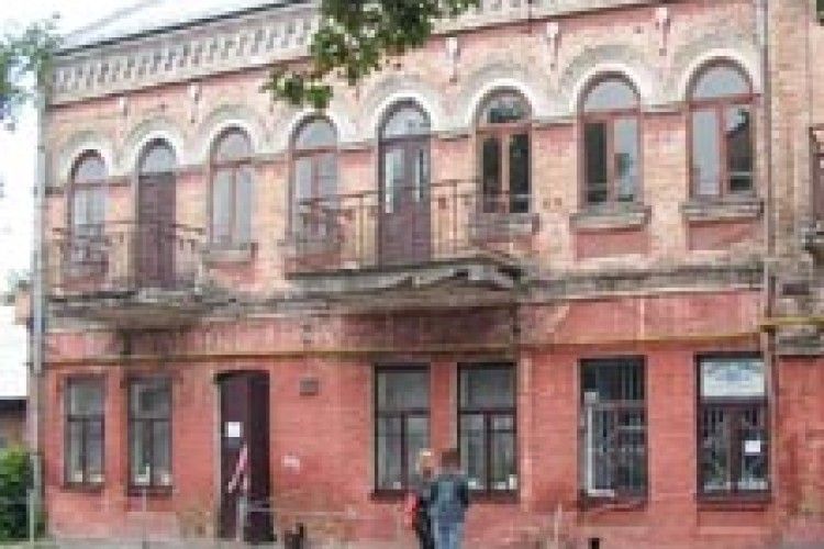 АКТИВІСТИ ЗАХИЩАЮТЬ ПАМ’ЯТКУ АРХІТЕКТУРИ