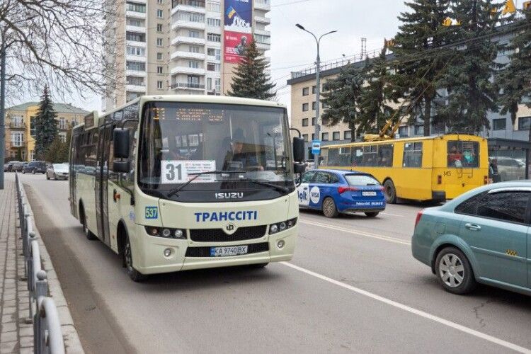У Луцьку на одному з маршрутів пустили нові автобуси