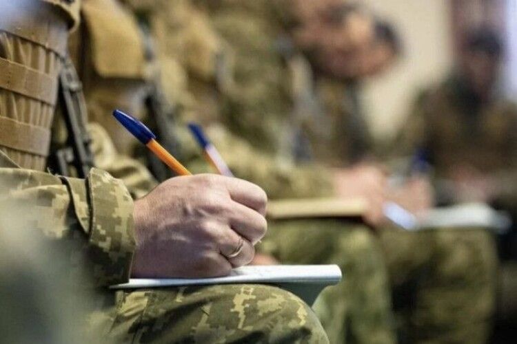 Нардепи пропонують мобілізувати пенсіонерів