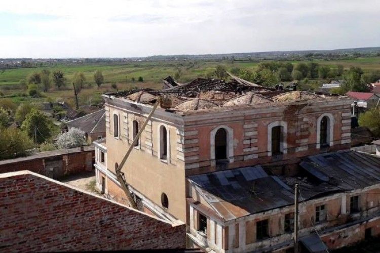 На Рівненщині ремонтують аварійну синагогу