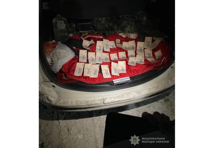 Житель Рівненщини  за 15 тисяч гривень обіцяв «порішати» у сервісному центрі на Волині