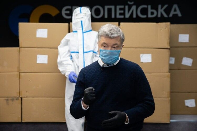 Перші 10 тисяч захисних костюмів від Порошенка відправлені у лікарні України
