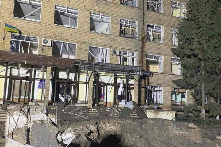 Нічний обстріл: росіяни вцілили в центр Харкова (Фото)