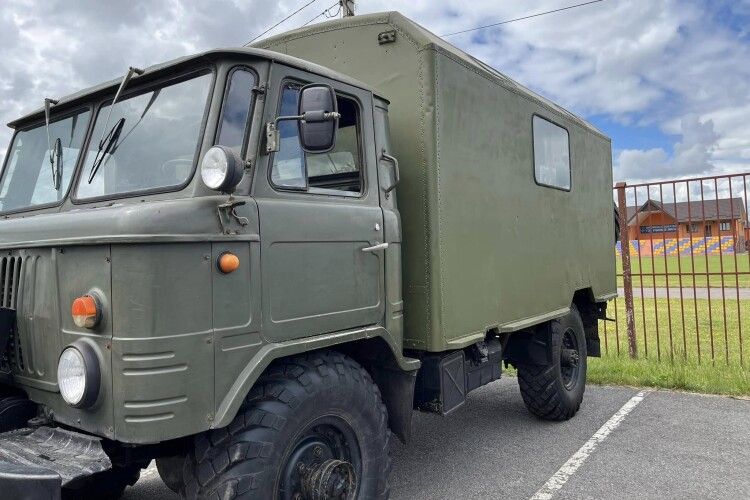 Громада на Волині передала три автівки та дрони на потреби військових