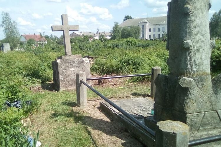 На Волині впорядкували кілька польських кладовищ