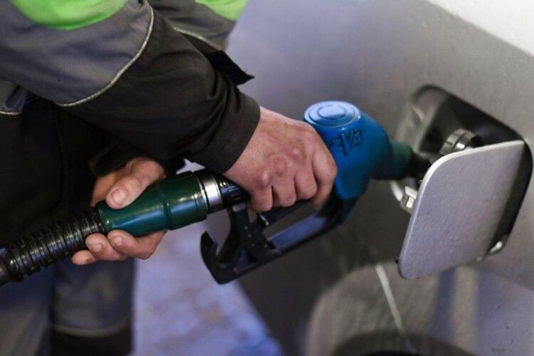 Українські АЗС змінили вартість бензину та дизельного пального