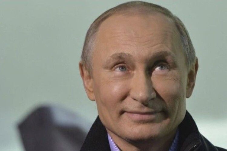 Путін продовжує вихваляти російську вакцину від коронавірусу, але сам вакцинуватися нею навідріз відмовляється