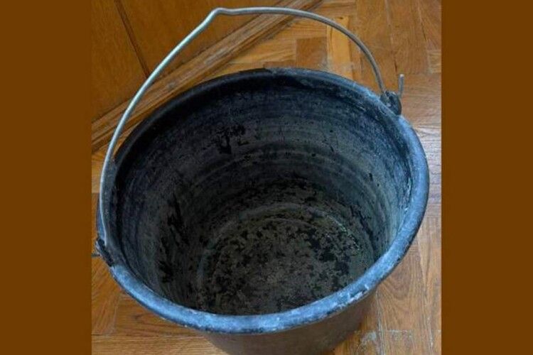 Конфісковане в українця відро продали на аукціоні за 51 грн