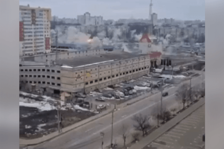 Можуть бути десятки загиблих і сотні поранених: росіяни обстріляли Харків «Градами» (Відео)