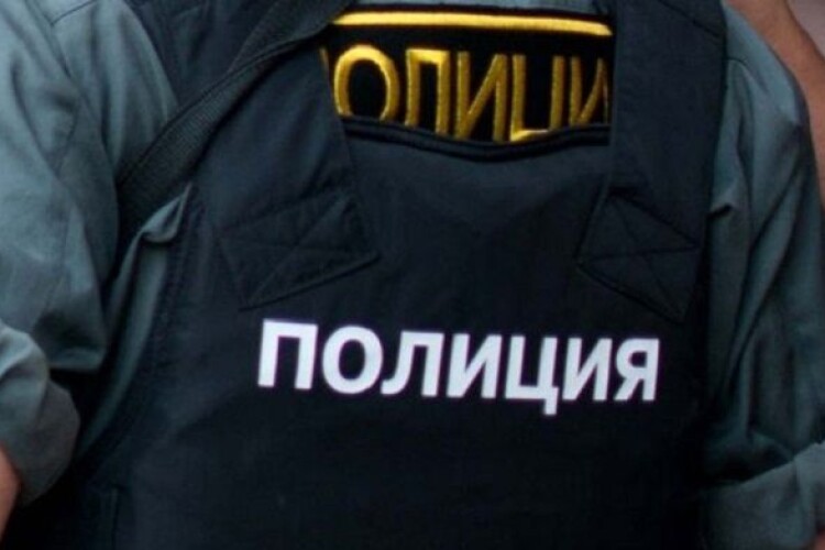 У Росії троє поліцейських зґвалтували 22-річну дівчину просто в службовій машині
