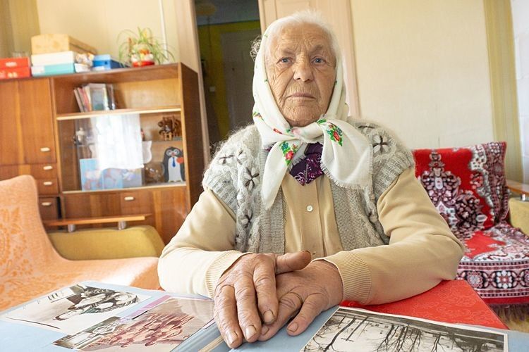 За 65 років у селі Василівна стала справді народною дохторкою