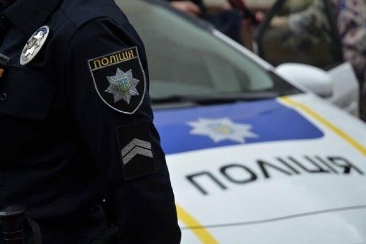 Невідомі в поліцейській формі підстрелили кандидата в депутати та побили його дружину (Фото)