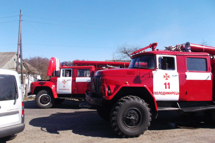 Володимирецькі рятувальники ліквідували пожежу в житловому будинку