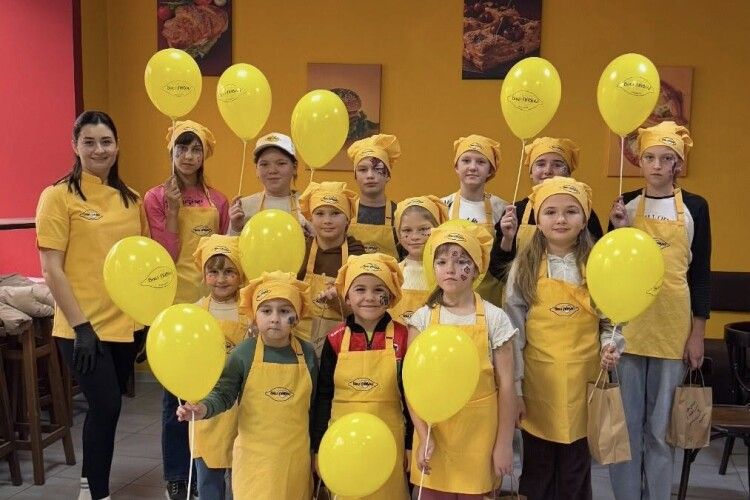 Піца-терапія: на Волині дітям полеглих Воїнів організували кулінарний майстер-клас