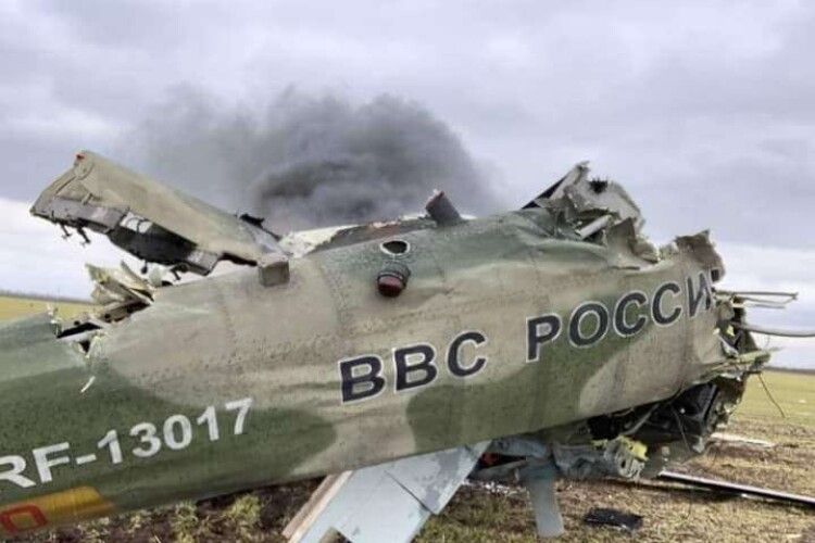 Українські військові знищили 30 вертольотів та три колони техніки окупантів за ніч 