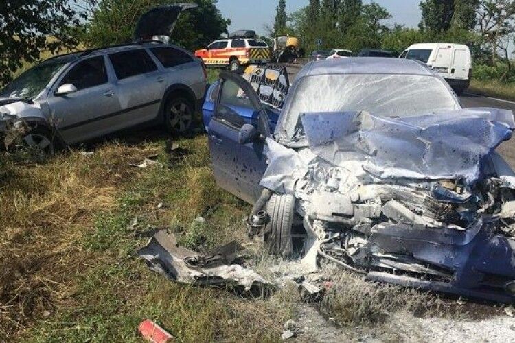 Автотроща на Миколаївщині: двоє загиблих, п’ятеро травмованих