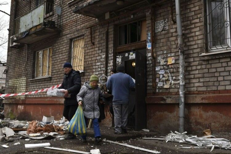 На Сумщині росіяни обстріляли будинок багатодітної родини: є загиблі і поранені