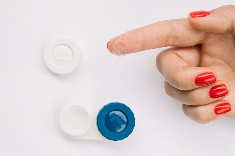 Комфортні контактні лінзи для чутливих очей: реальність чи лише обіцянки?