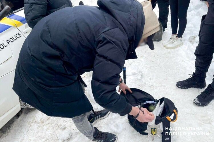 Рівнянин розгулював містом із бойовою гранатою