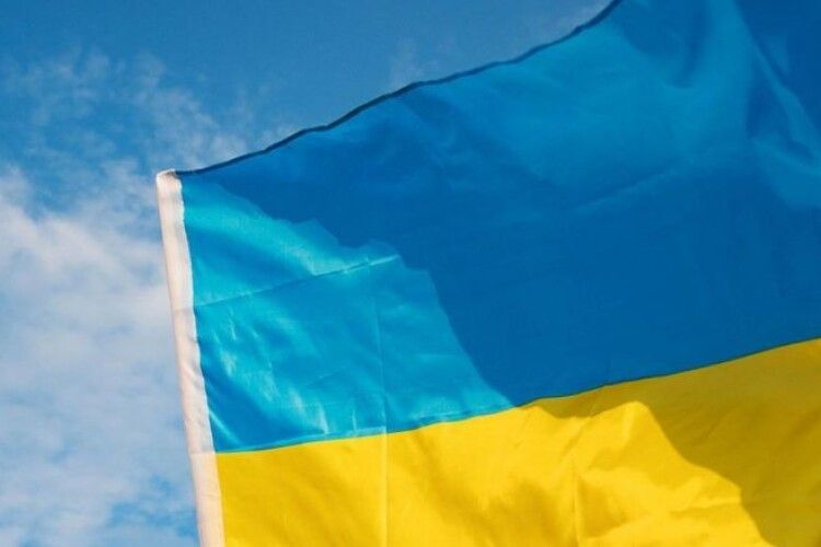 Наш синьо-жовтий стяг — справжній символ сили, - Порошенко