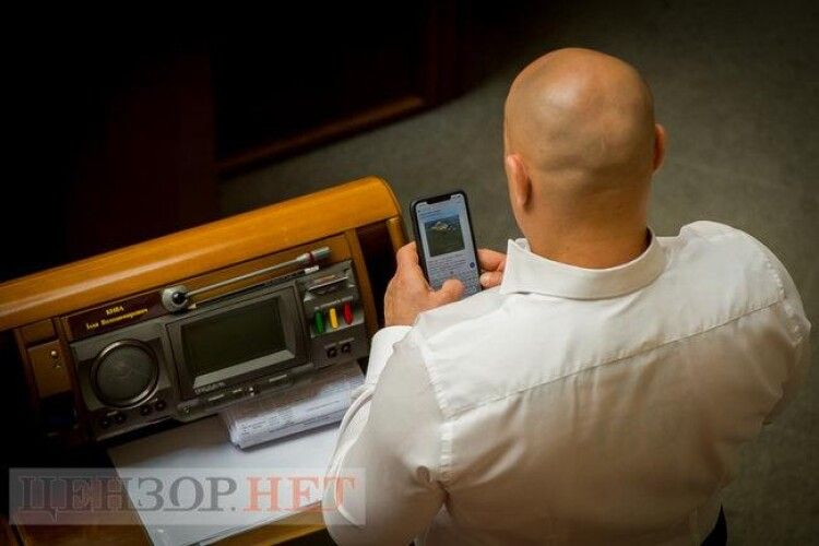 Киву знову «застукали» в сесійній залі: переписувався з «Яною Блядинською» (Фото)