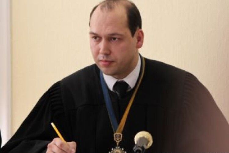 Виправдав Зеленського у справі прослуховування активістів, а тепер судить Порошенка - що ще відомо про суддю Вовка 