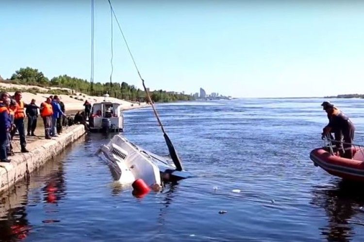 У Росії капітан катамарана добряче наклюкався і взяв на таран вантажну баржу: 11 загиблих...