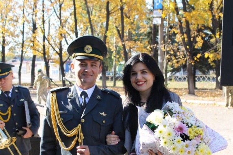 Рожищенська вокалістка співала для військових у зоні АТО