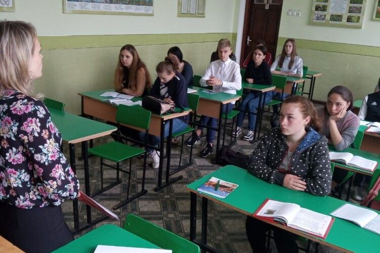Прокурор розповіла камінь-каширським учням про відповідальність за вчинення злочинів