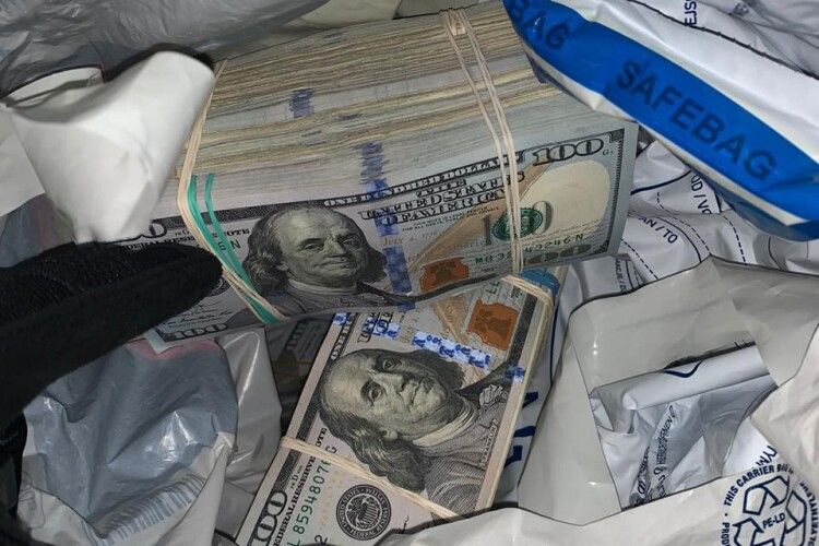 500 тисяч євро та 240 тисяч доларів США. «Кешбек» за пильність прикордонників в «Угринові» (Фото, відео)