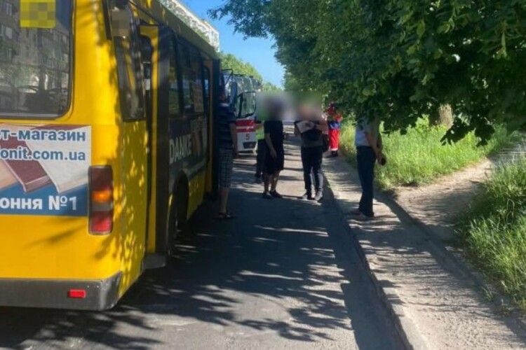 Чоловік помер по дорозі у лікарню: на Рівненщині – смертельна аварія з маршруткою