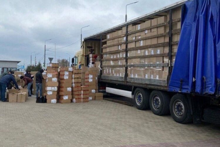 На Волині затримали контрабандистів, які везли дорогий одяг і казали, що це «гуманітарка»