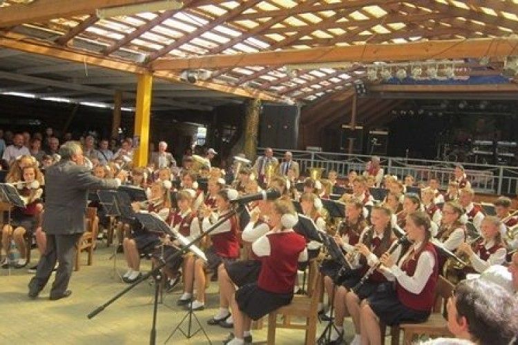 Для матерів духові оркестри гратимуть у Клевані