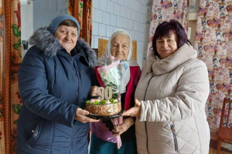 У громаді на Волині привітали місцеву довгожительку з поважним ювілеєм