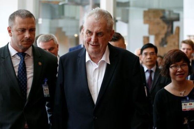 Президент Чехії має намір обговорити з Зеленським питання русинів