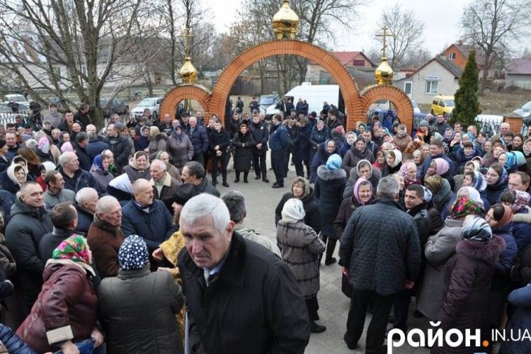 Православні найбільшого села на Волині вирішували, чи переходити до української церкви